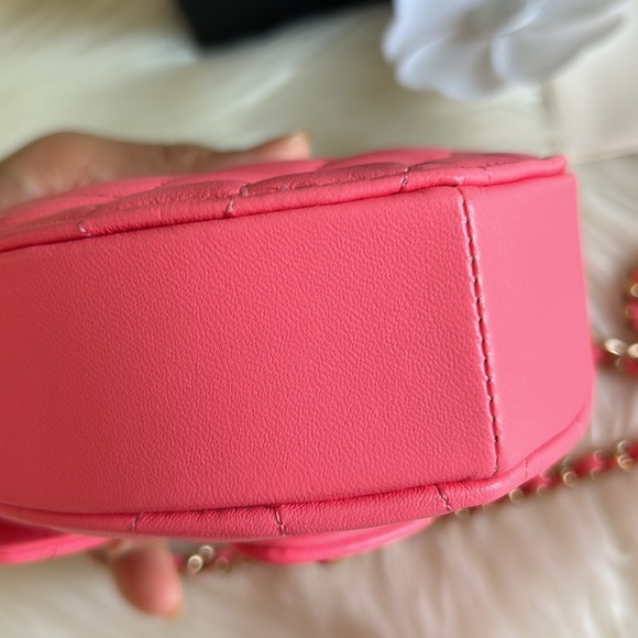 NEW Chanel Pink Heart Bag 22S - Picture 11 of 17